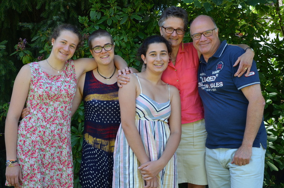 Gastfamilie mit Austauschschülerin aus Georgien