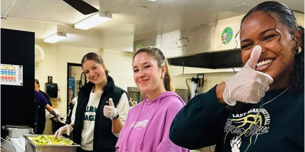 Deutsches Essen ausgeben beim International Food Day