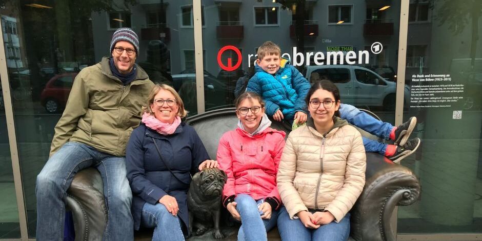 Dietegen Müller (links) mit seiner Familie und Gasttochter Nehir aus der Türkei.