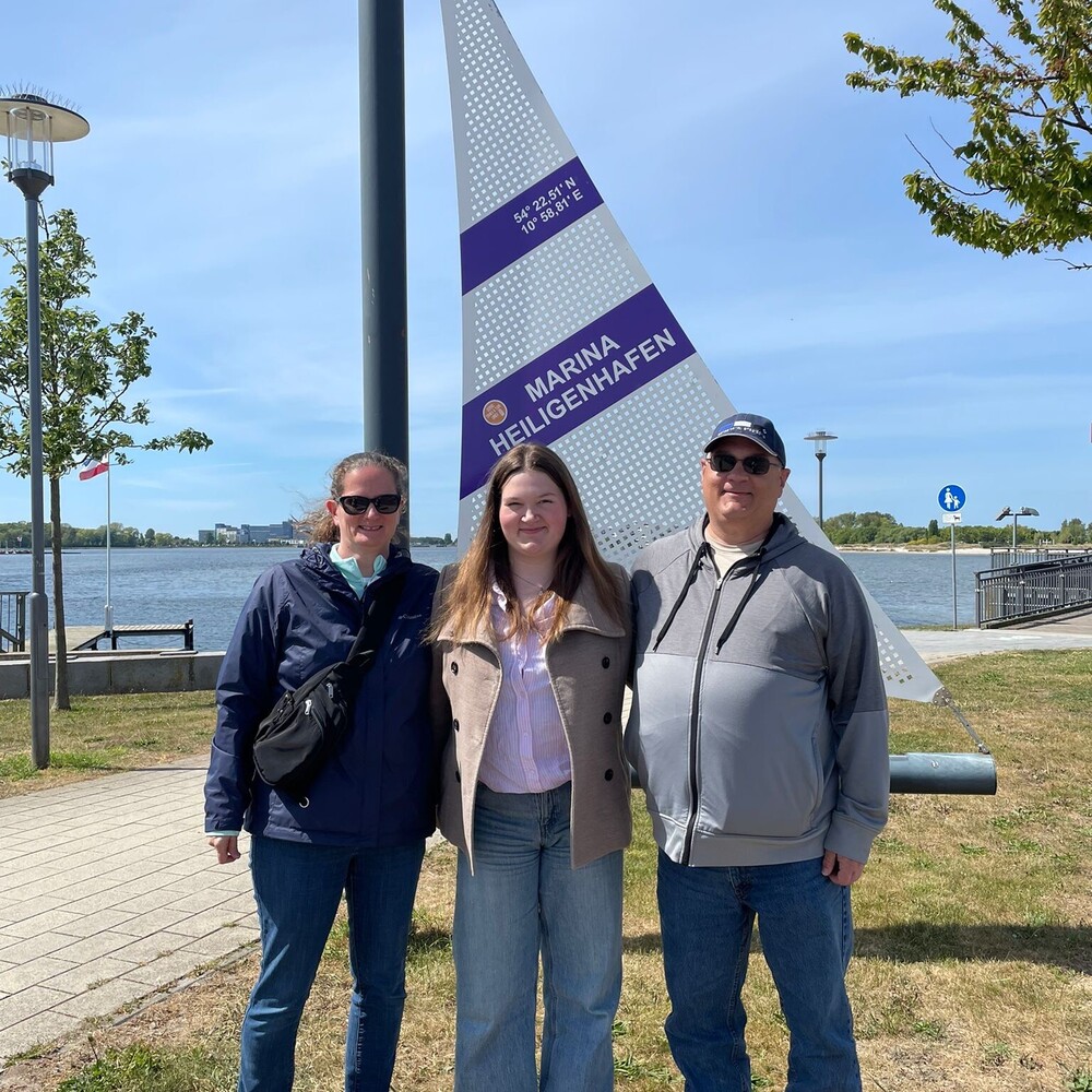Ein Herz und eine Seele: Maja und ihre Gasteltern (hier zu Besuch in Deutschland)