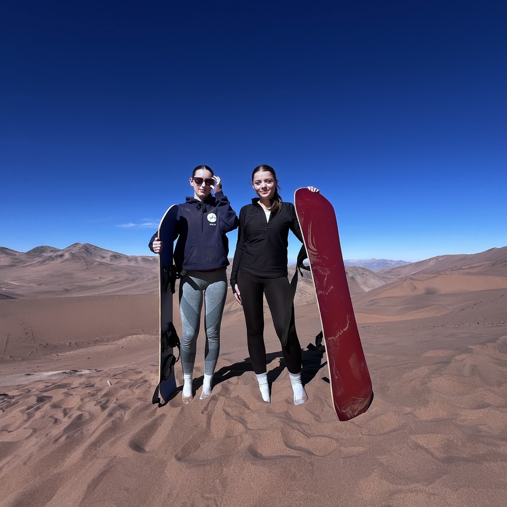 Jolina beim Sandboarding